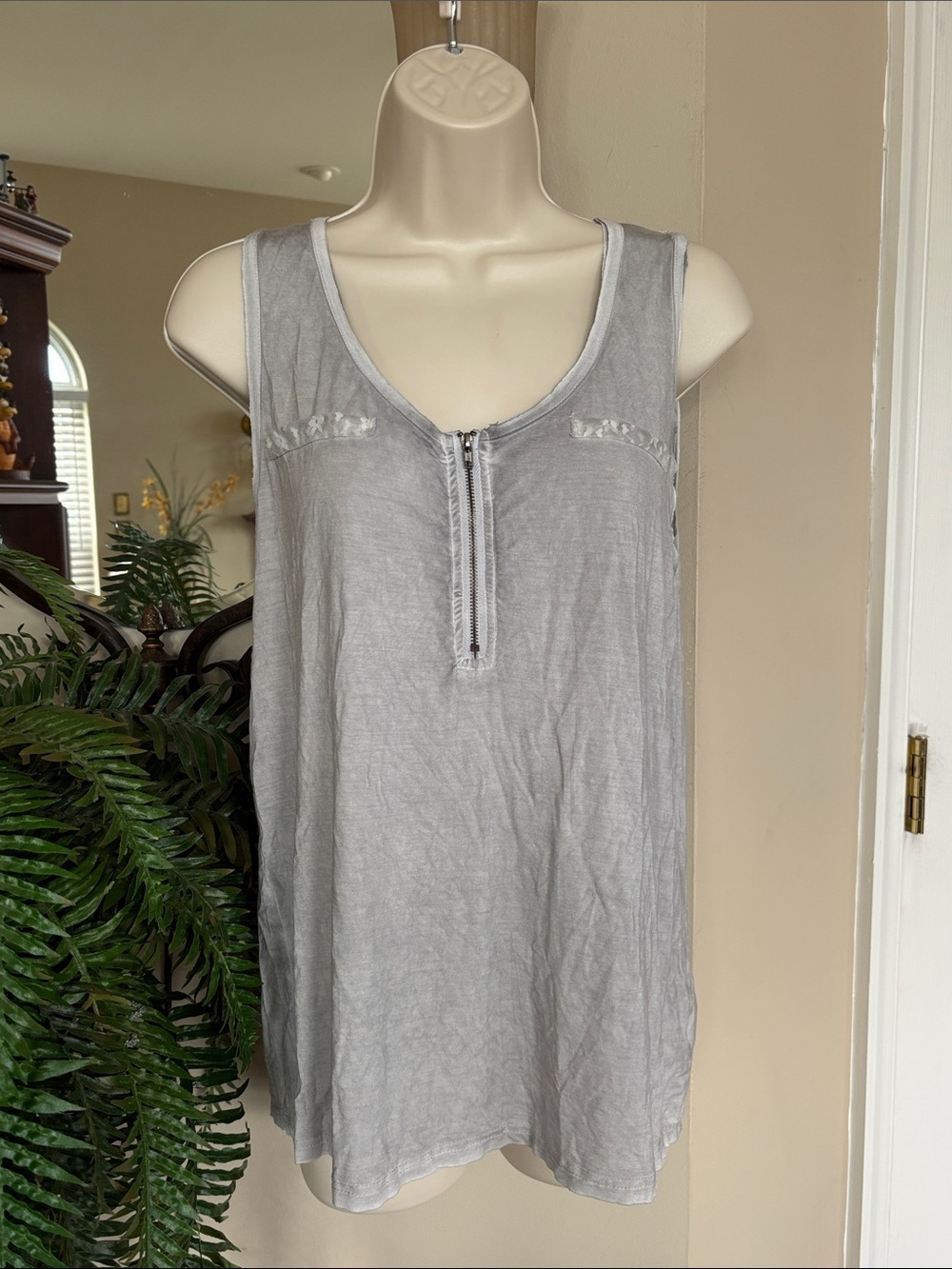 NWOT POL Light Gray Quarter Zip-Front Sleeveless Tank Top Scoop Neck Lace Back